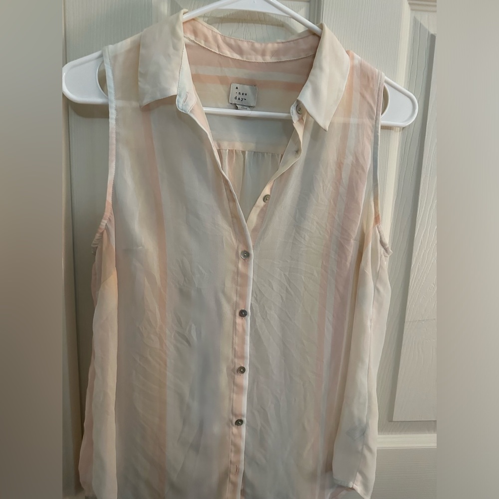 Sleeveless button up blouse